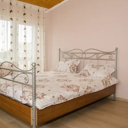Проживание в семье Vila De La Mare Эфорие-Суд
