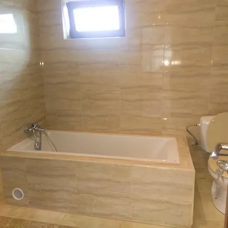 Vila De La Mare Проживание в семье Эфорие-Суд