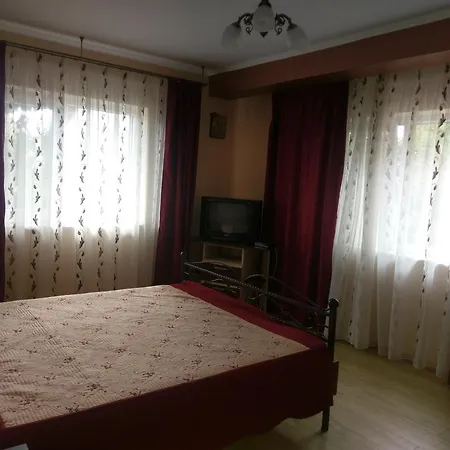 Vila De La Mare Проживание в семье Эфорие-Суд